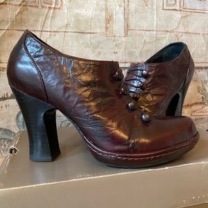 Born burgundy granny shooties.